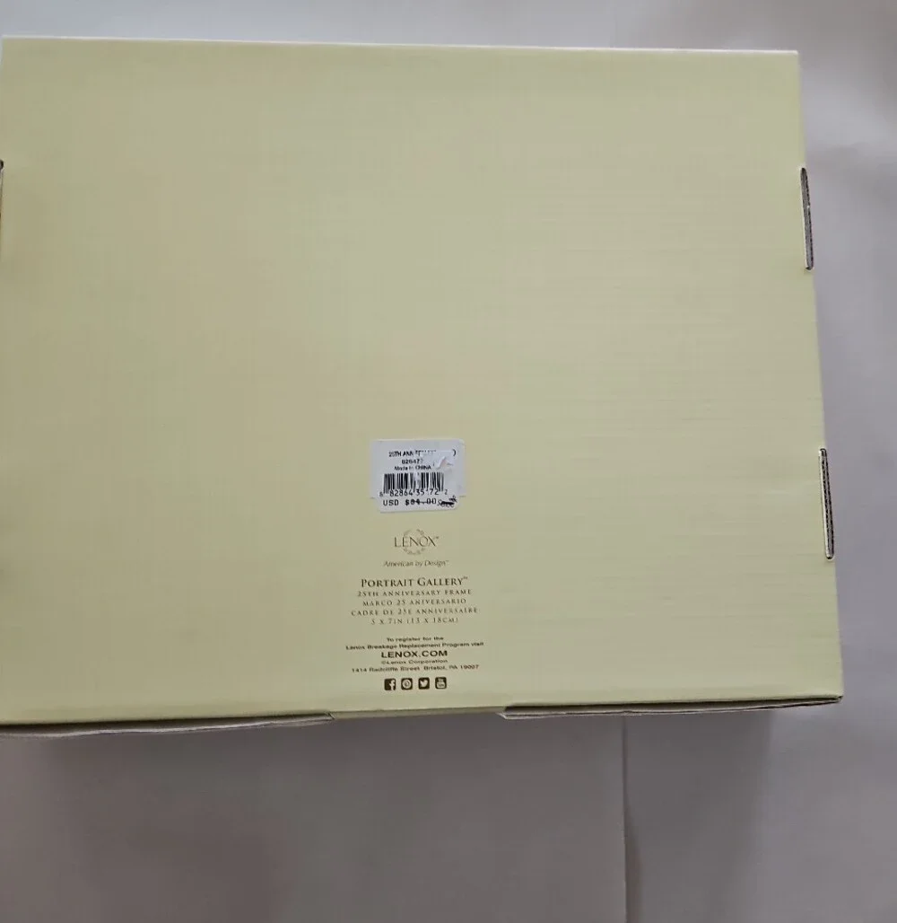 Lenox Ivory and Gold Accent Portrait Frame Box